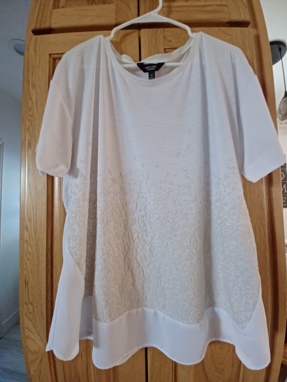 Simply Vera Vera Wang White Short Sleeve Textured Front Top